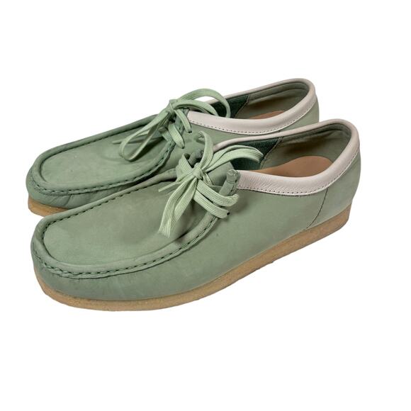 SIZE 9.5 LIGHT GREEN MEN'S CLARKS WALLABEES - Picture 3 of 8